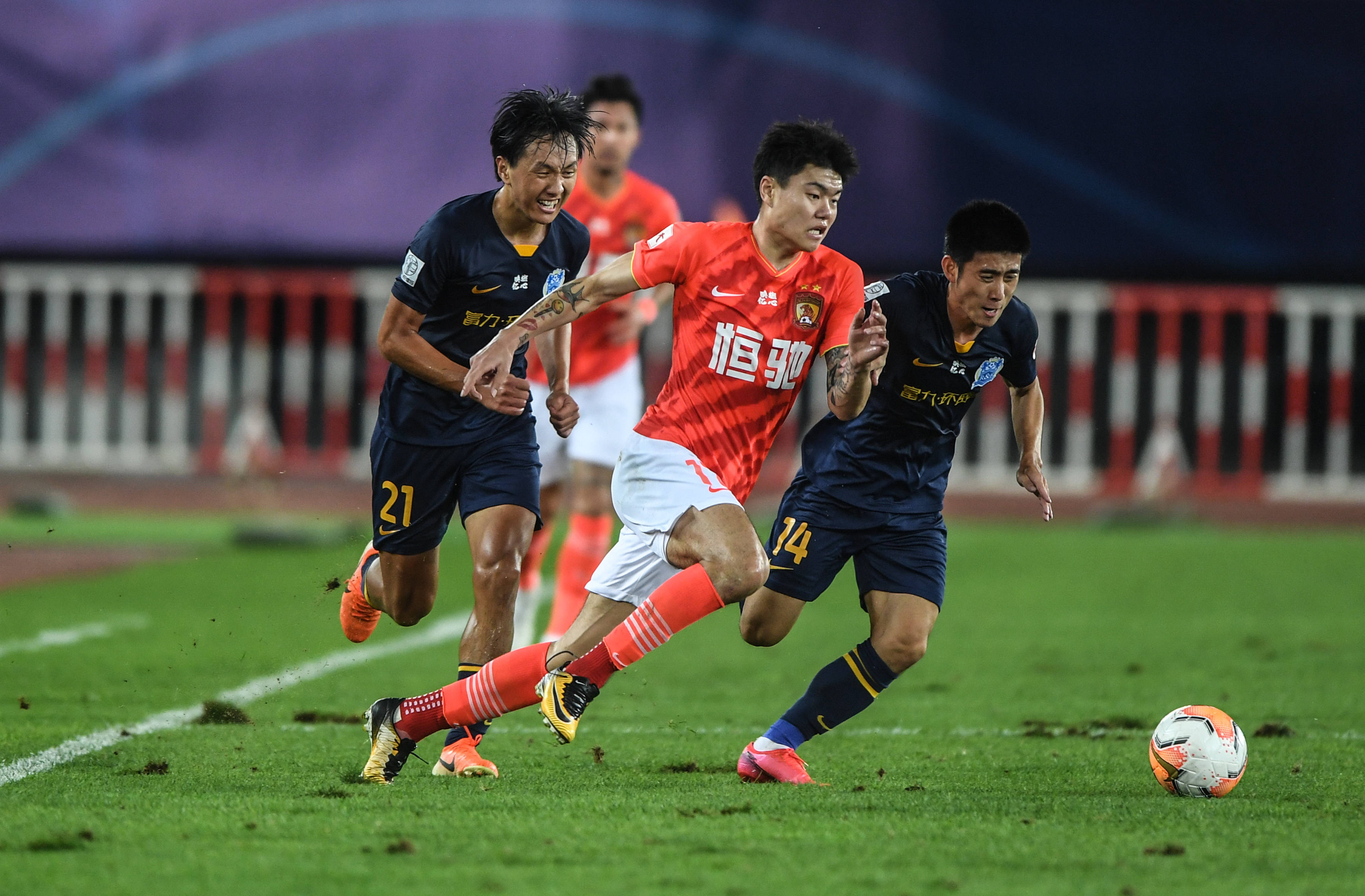 赛中更多依 赛中更多依