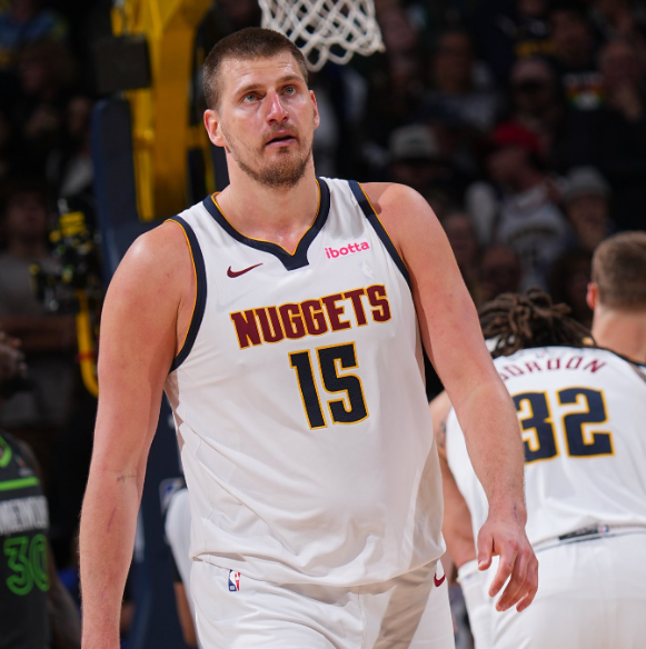 两翼的宽度 两翼的宽度