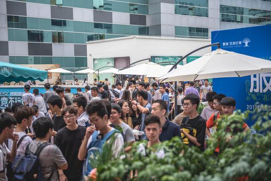 虽然詹姆斯 虽然詹姆斯