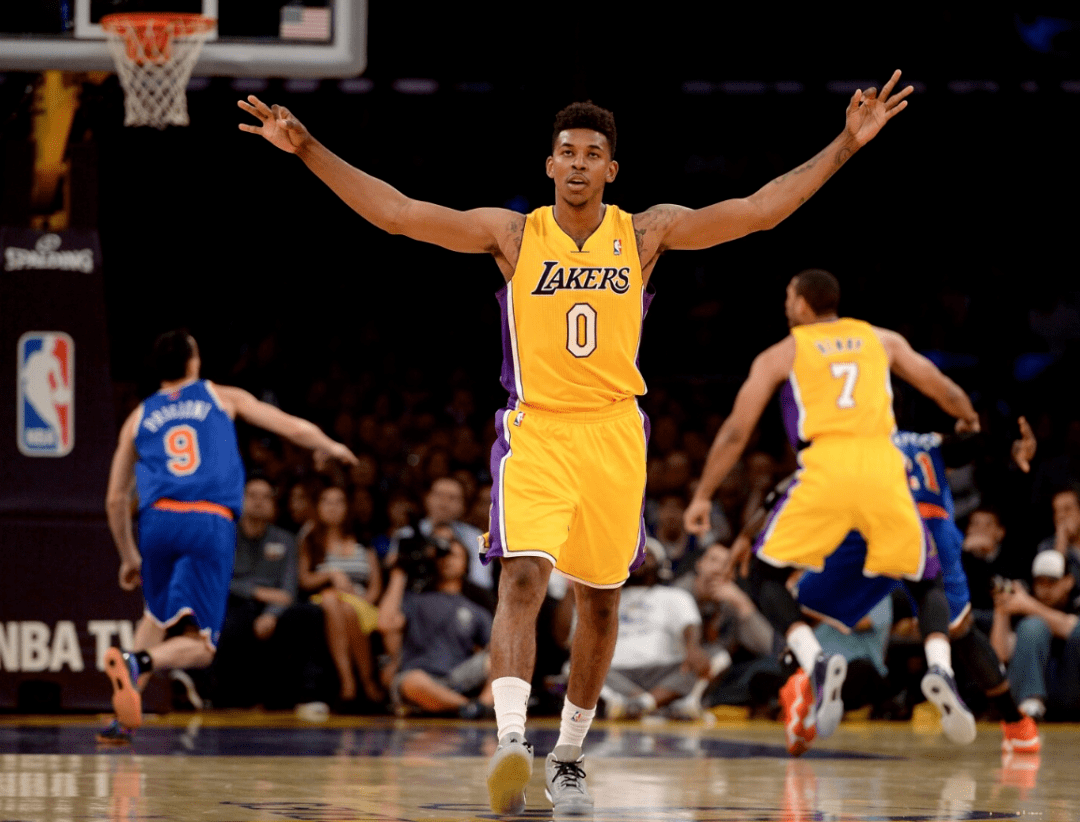 37532
